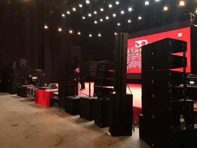 草莓视频官方网站设备如何提高舞台艺术表现力