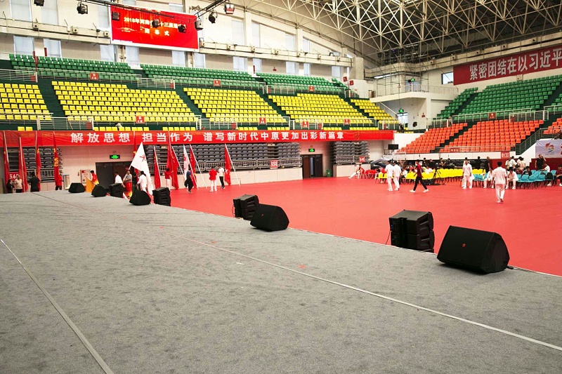 草莓视频污在线免费观看场演出的扩声系统设计